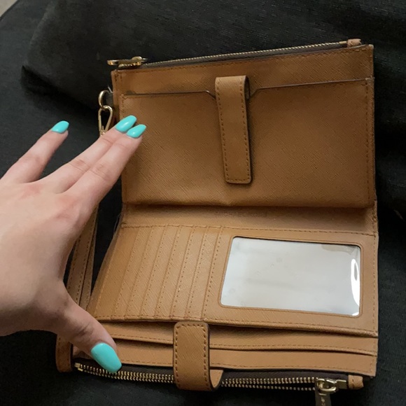 Micheal kors large double zip wristlet - Picture 2 of 4